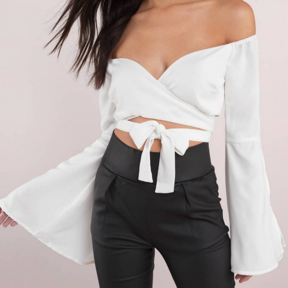 NWOT TOBI WHITE WRAP CROP TOP (Size XS)